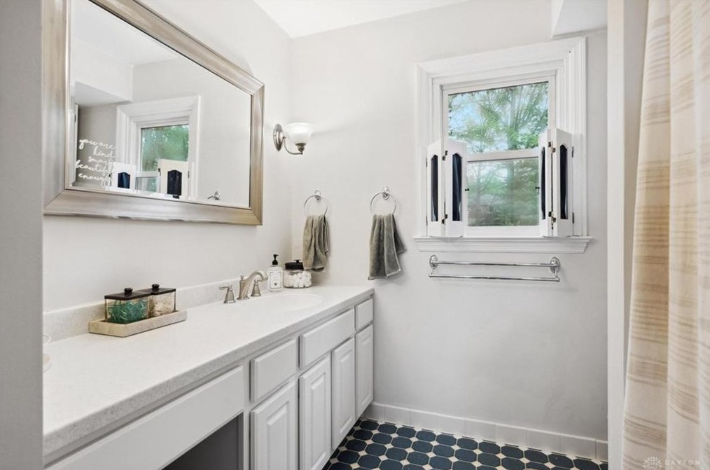 106 Newkirk Dr, Fairfax OH  exterior