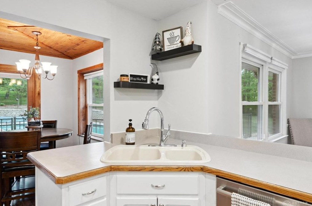 106 Newkirk Dr, Fairfax OH  exterior