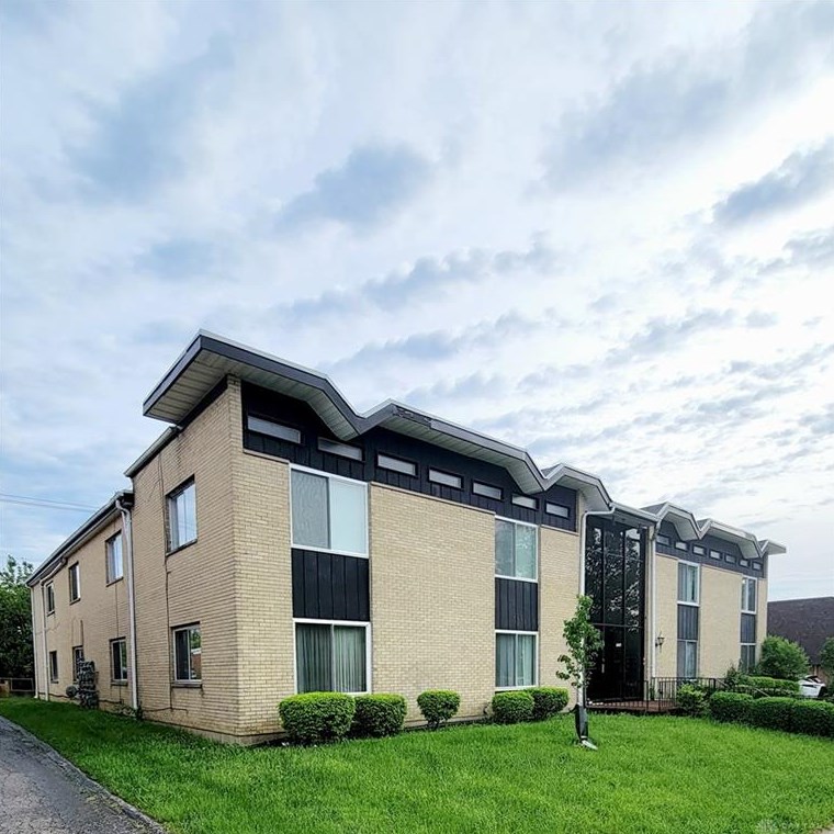 3160 Valerie Arms Dr, Dayton, OH 45405-2040