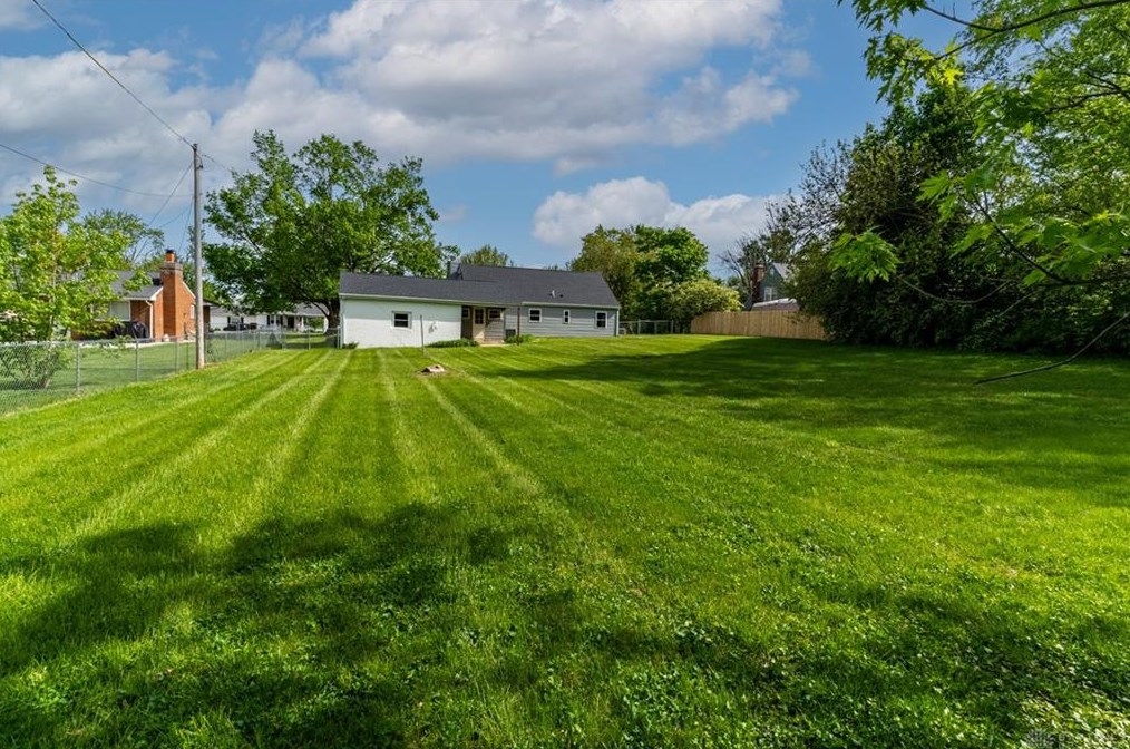 3923 Fieldcrest Dr, Dayton OH  45431-2303 exterior