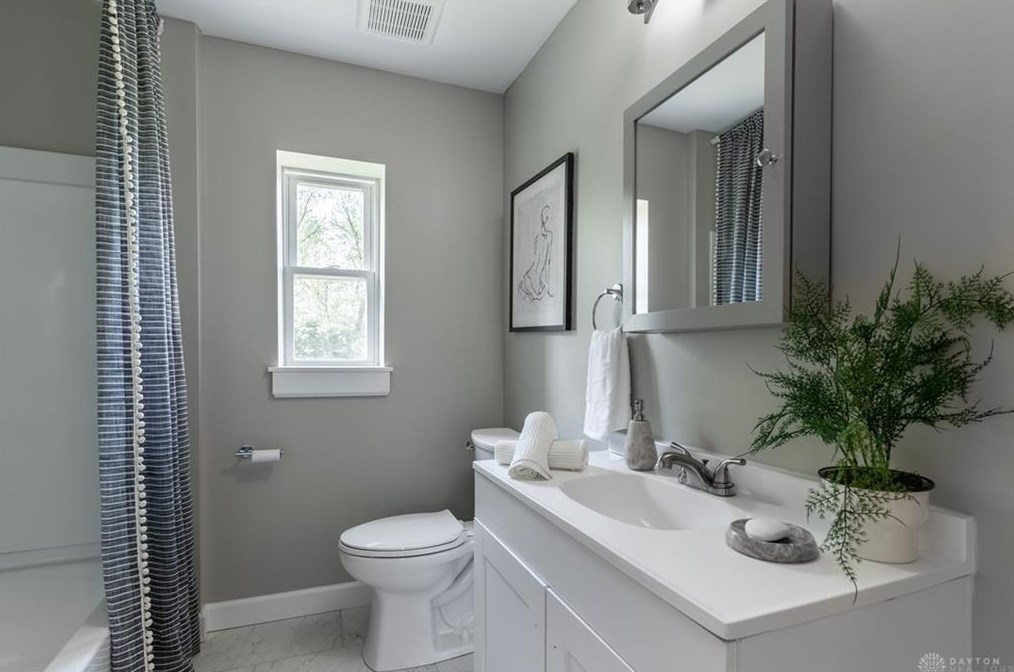 3923 Fieldcrest Dr, Dayton OH  45431-2303 exterior