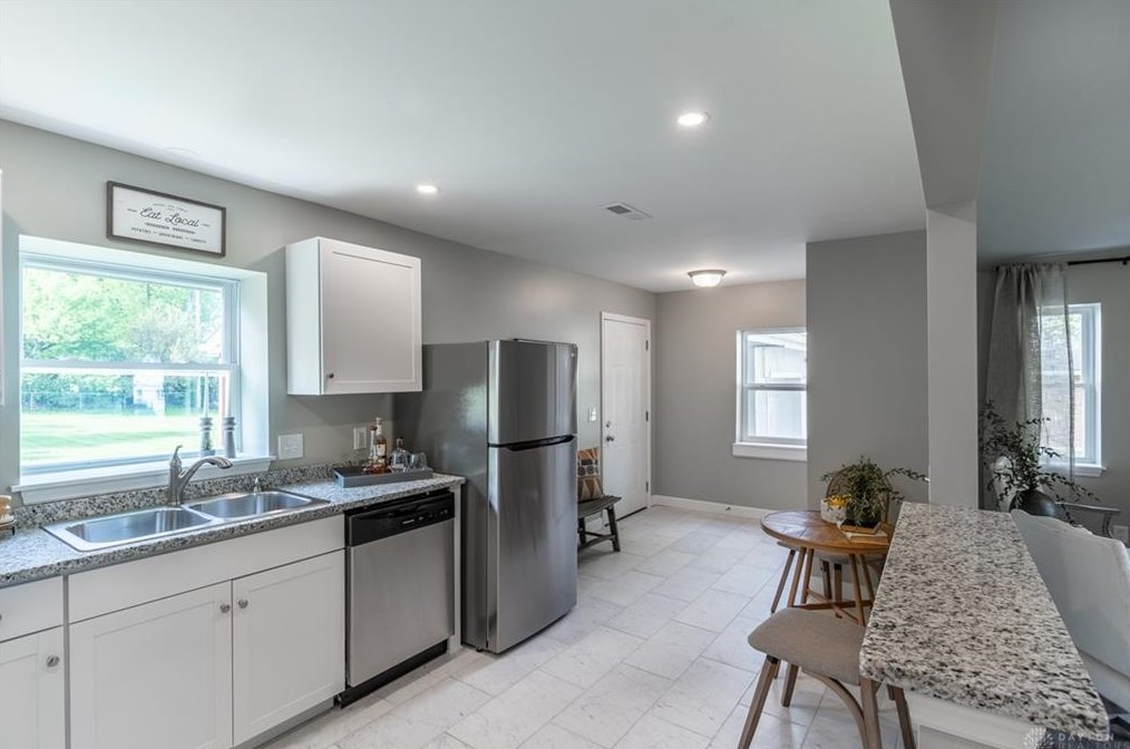 3923 Fieldcrest Dr, Dayton OH  45431-2303 exterior