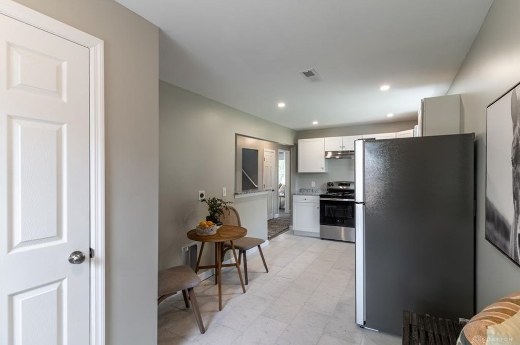 3923 Fieldcrest Dr, Dayton OH  45431-2303 exterior