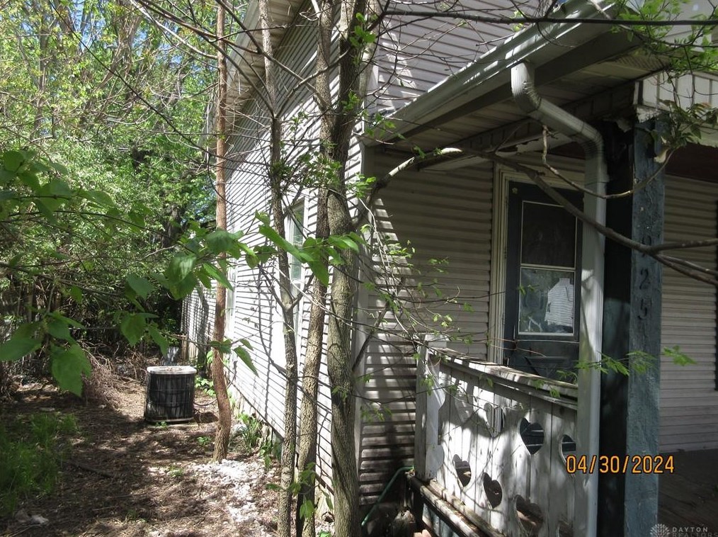 925 Pine St, Springfield, OH 45505-3246