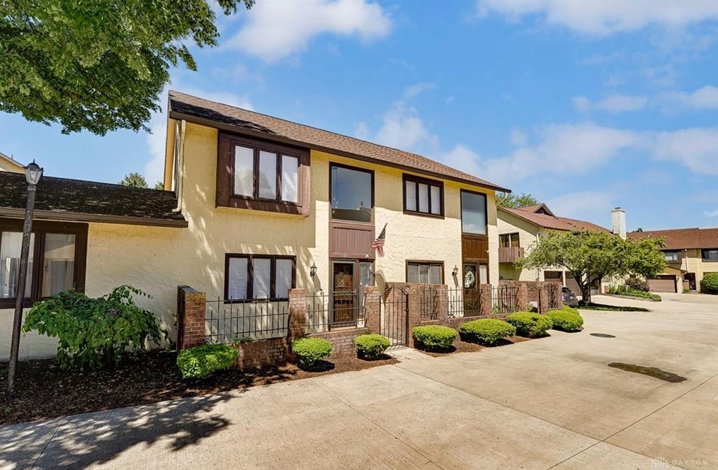 1206 Chevington Ct, Dayton, OH 45459-2648