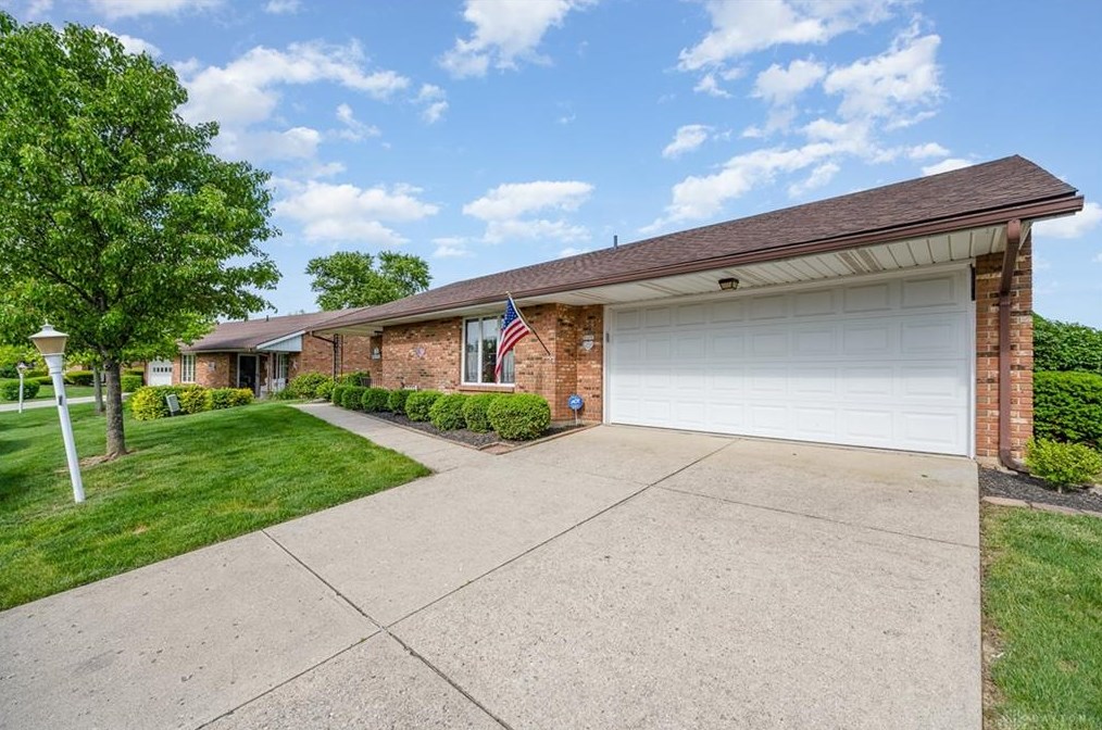 2936 Avery Cir, Springfield, OH 45503-1267