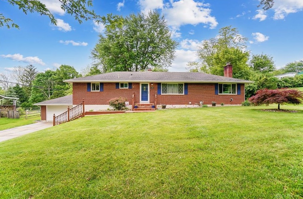 30 Pine Bluff Dr, Dayton, OH 45440-3616