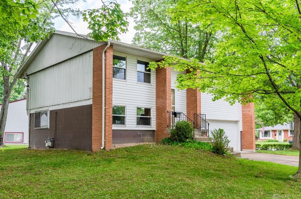 100 Cosmos Dr, Dayton, OH 45449-2062