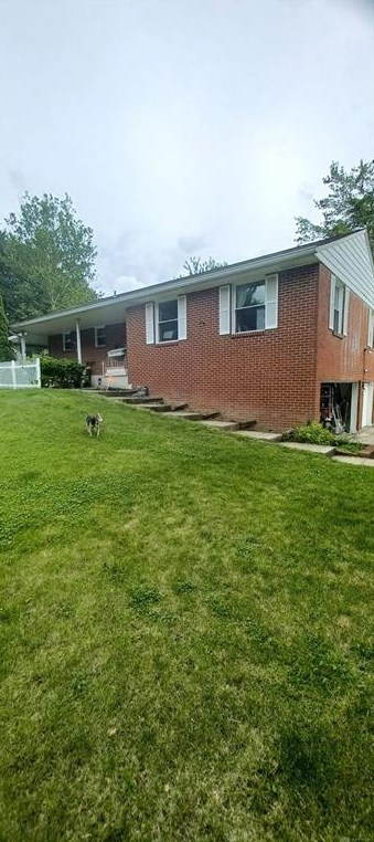 4395 Willow Run Dr, Dayton, OH 45430-1548