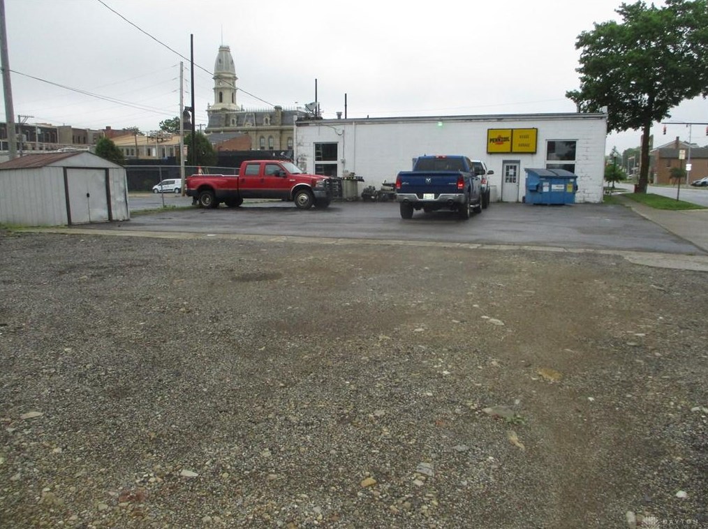 144 Chillicothe Ave, Bellefontaine, OH 43311-1957