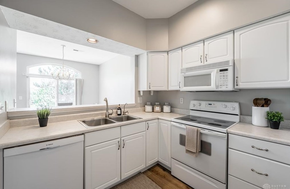 3573 Sequoia Dr, Dayton OH  45431-3783 exterior