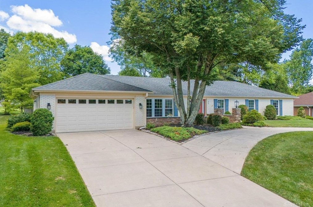 165 Bramblebush Trl, Dayton, OH 45440-3538