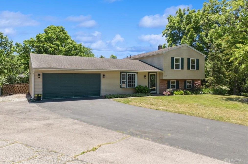 6137 Tanager Way, Dayton, OH 45449-3256
