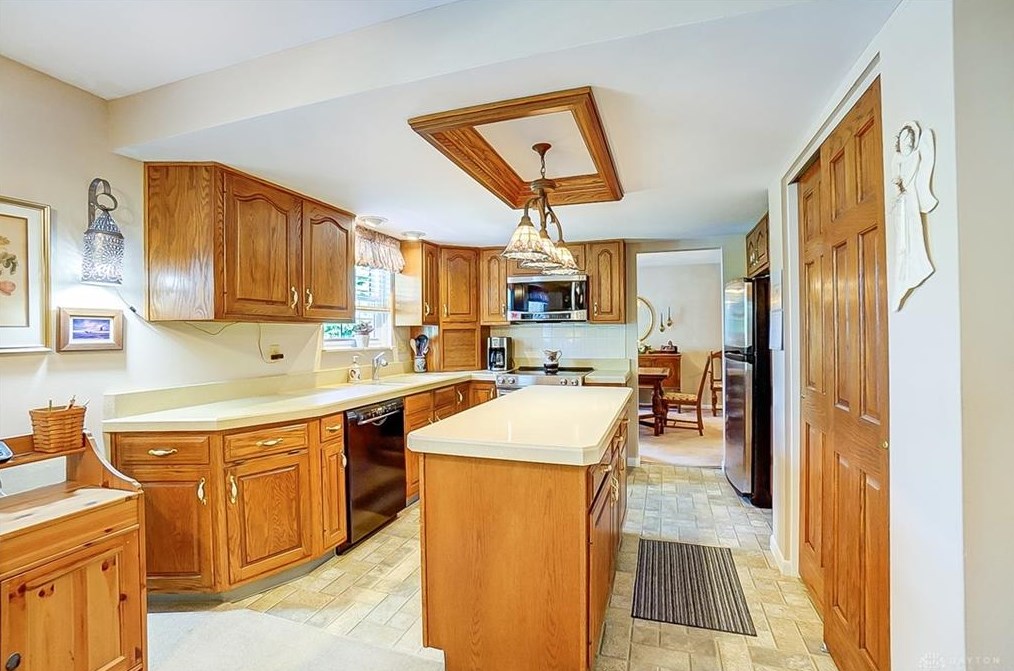 2813 Hemphill Rd, Dayton, OH 45440-1416