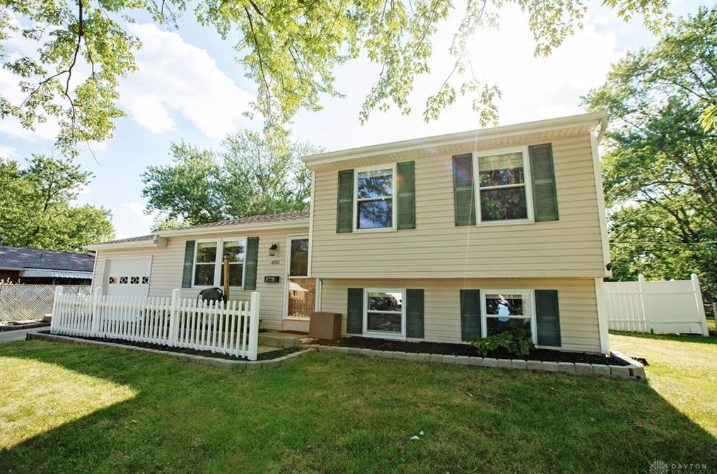 695 Hile Ln, Englewood, OH 45322