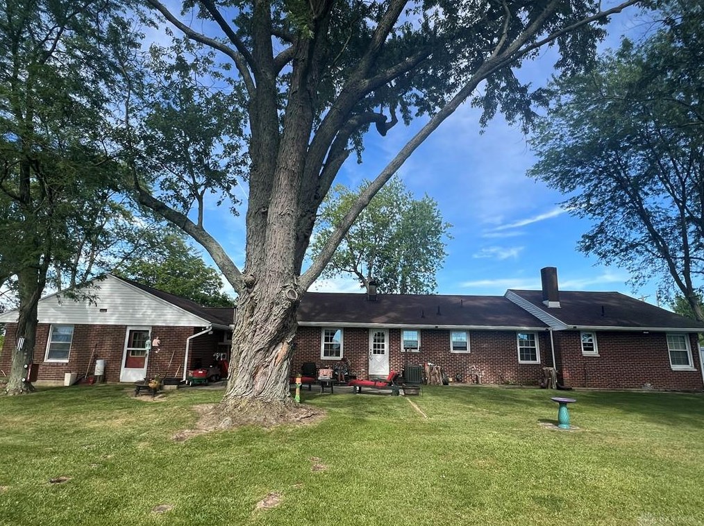 9099 Diamond Mill Rd, Brookville, OH 45309