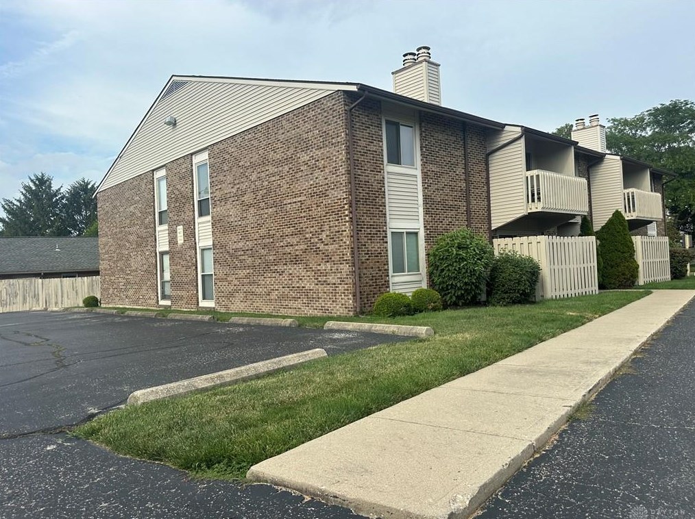 63 W Van Lake Dr, Vandalia, OH 45377