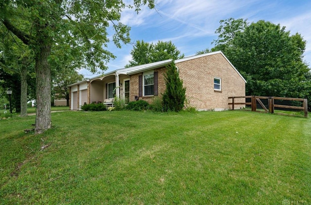 2233 Manton Dr, Miamisburg, OH 45342