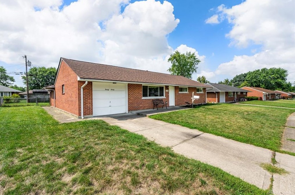 2090 Mattis Dr, Dayton OH  45439-2649 exterior