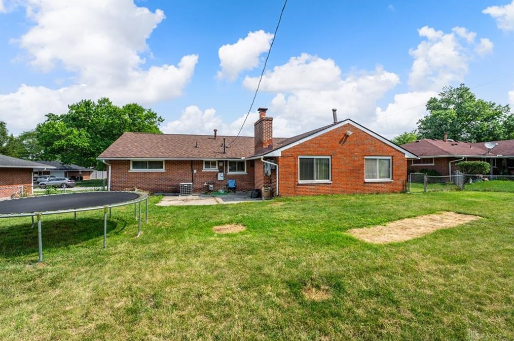 2090 Mattis Dr, Dayton OH  45439-2649 exterior