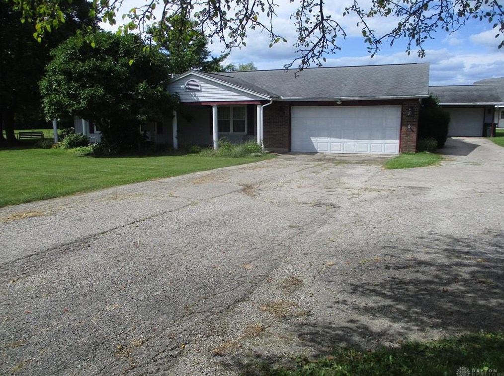 12861 Air Hill Rd, Brookville, OH 45309