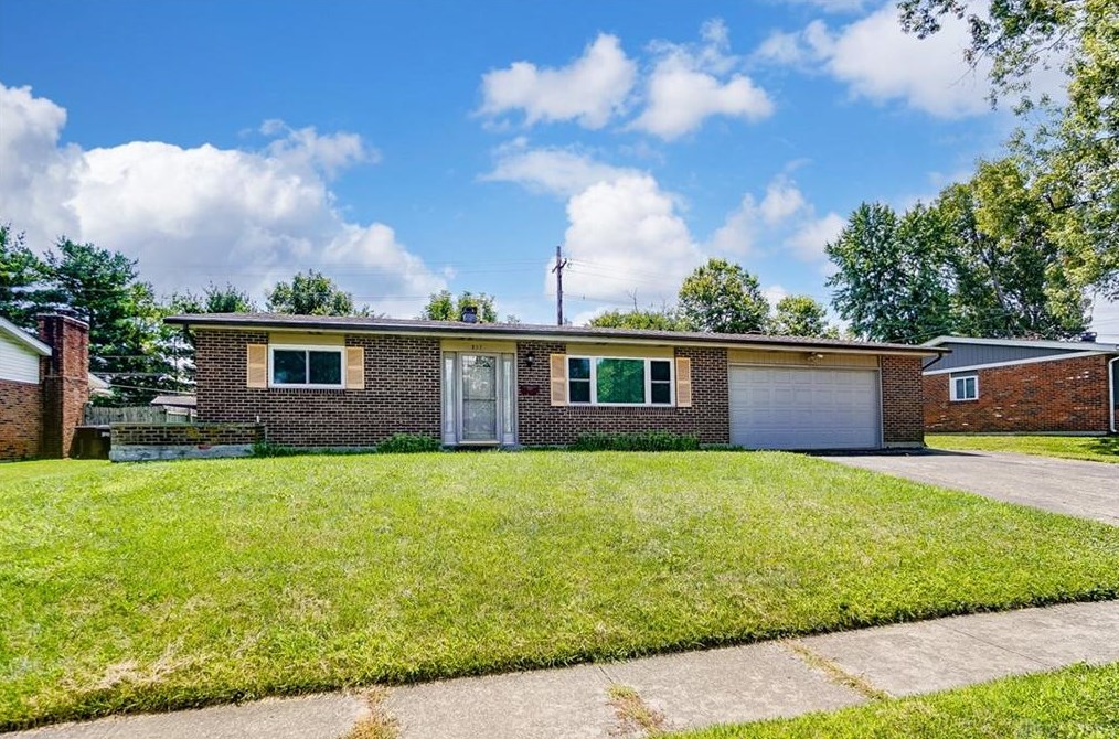 217 Porter Dr, Englewood, OH 45322