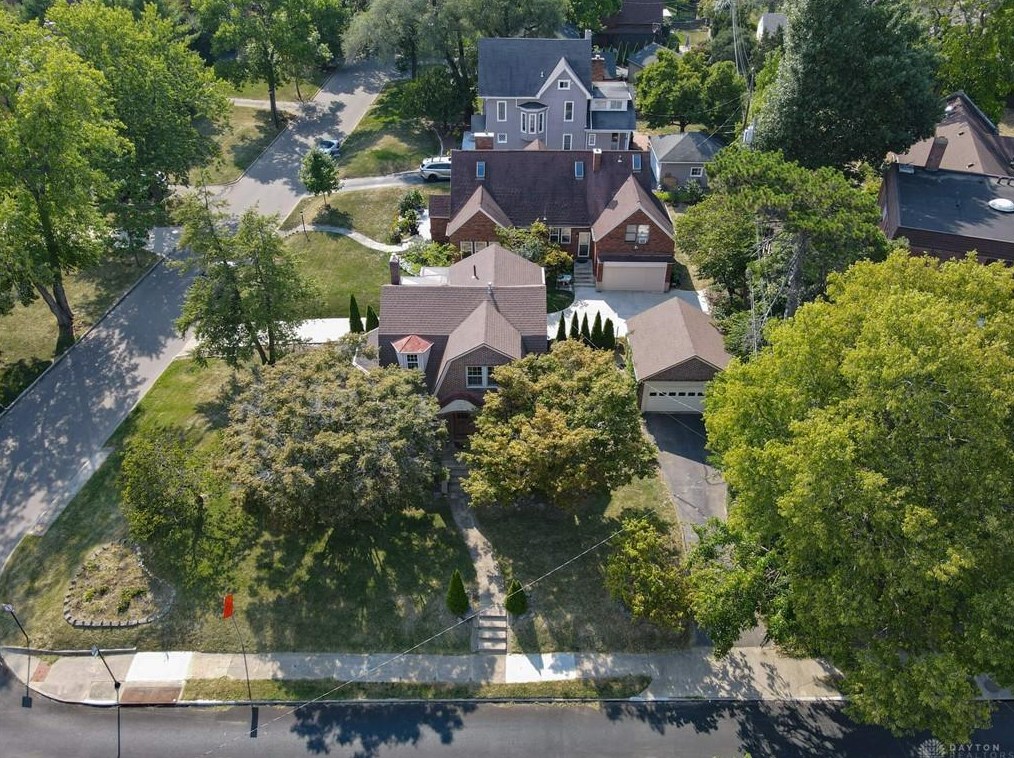 2021 Far Hills Ave, Dayton, OH 45419-2538