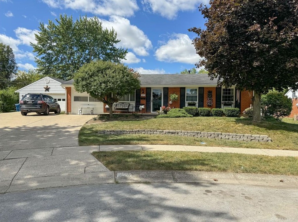 455 Scarborough Ct, New Lebanon, OH 45345