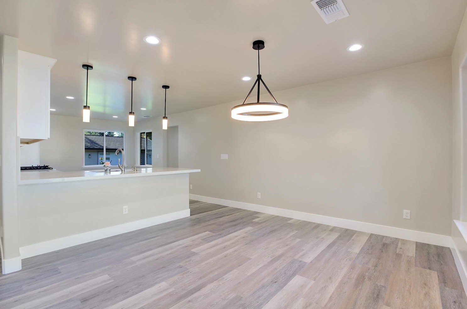 1040 Franklin Ave, Yuba City CA 95991-5320 exterior