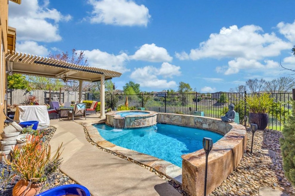 3646 Rosecrest Cir, Folsom CA 95762-9525 exterior