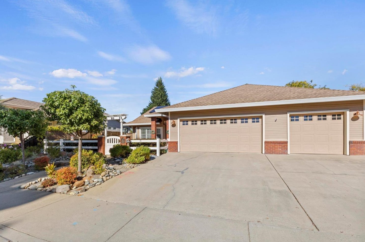 1811 Bradley Est Dr, Yuba City CA  95993-1671 exterior