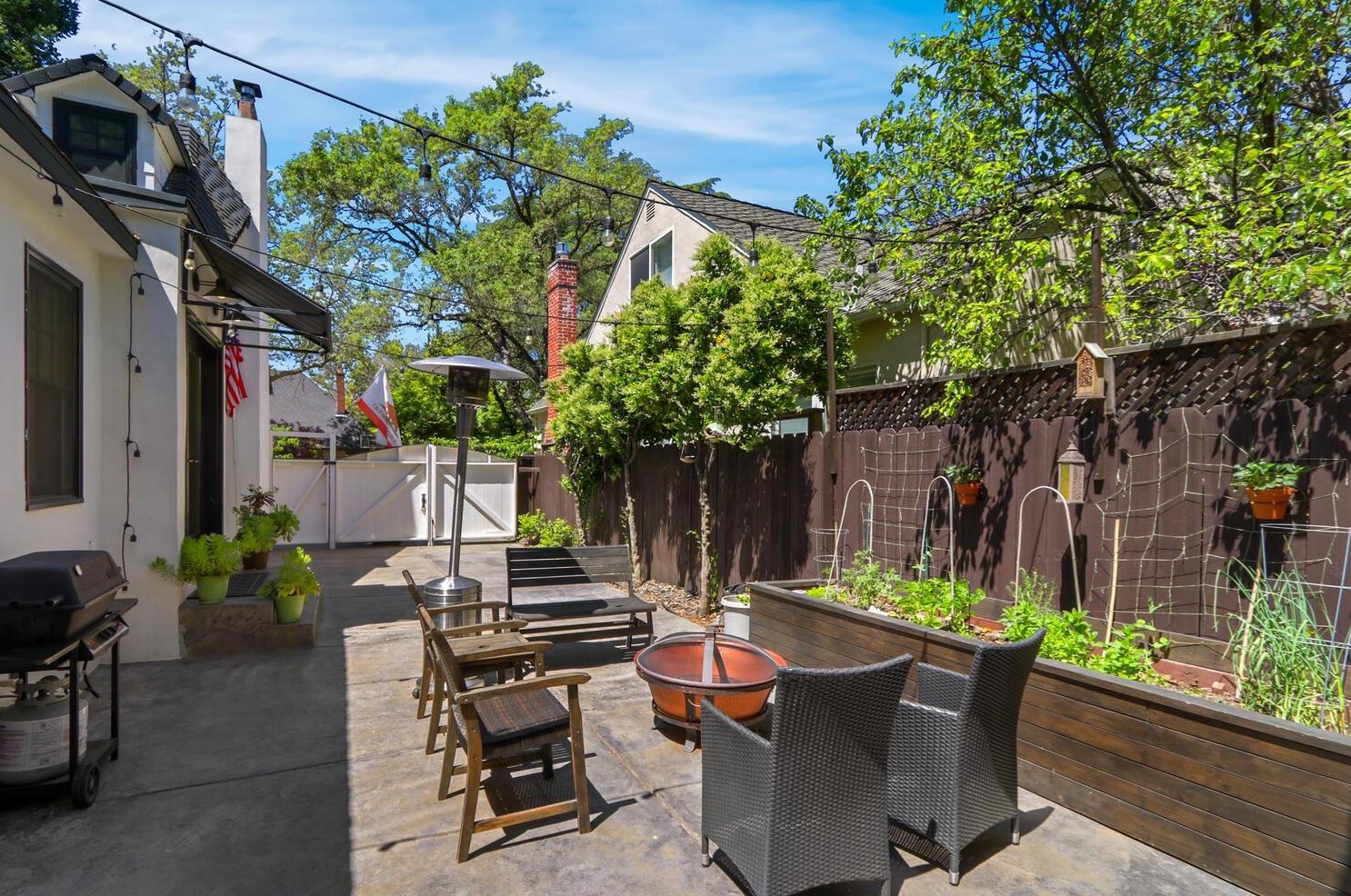 1515 41st St, Sacramento CA  95819-4042 exterior