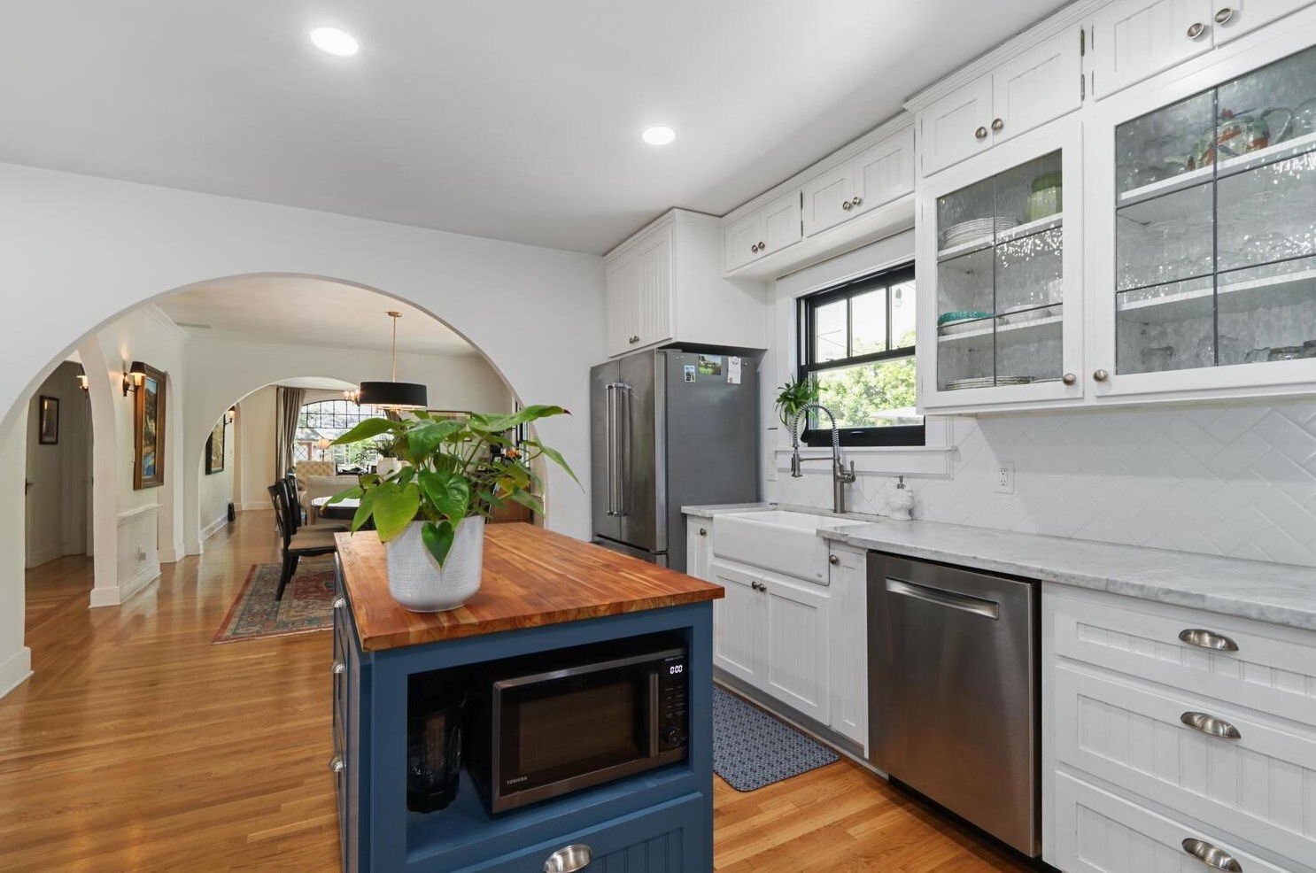 1515 41st St, Sacramento CA  95819-4042 exterior