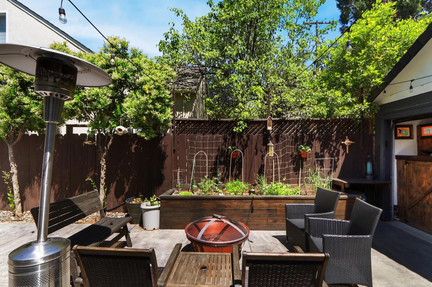 1515 41st St, Sacramento CA  95819-4042 exterior