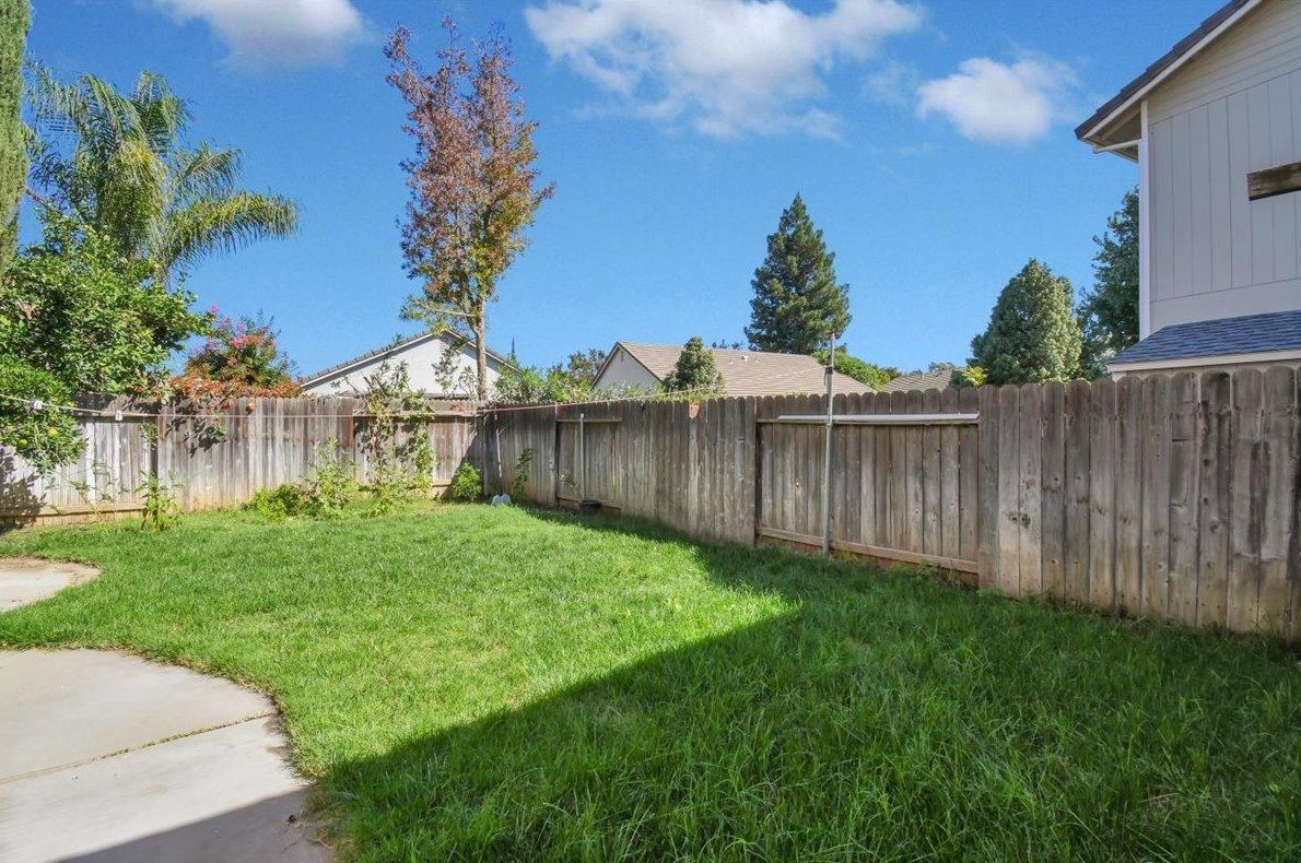 1661 Chelsea Pl, Yuba City CA  95993-7674 exterior