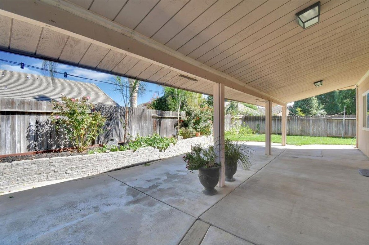 1661 Chelsea Pl, Yuba City CA  95993-7674 exterior