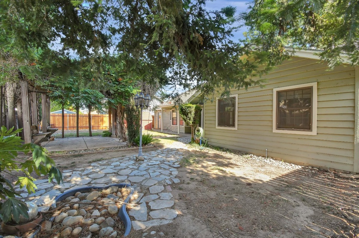 1967 Rameriz Dr, Yuba City CA  95993-7156 exterior