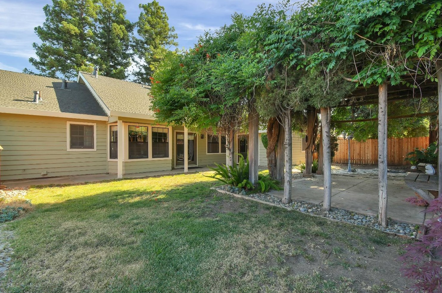 1967 Rameriz Dr, Yuba City CA  95993-7156 exterior