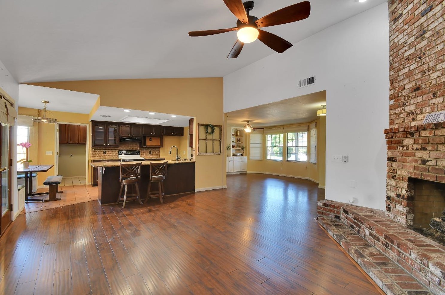 1967 Rameriz Dr, Yuba City CA  95993-7156 exterior