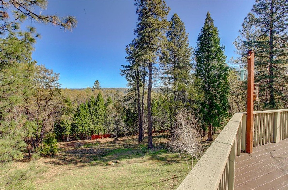 136 Sierra Blanca Ct, Grass Valley CA  95945-9741 exterior