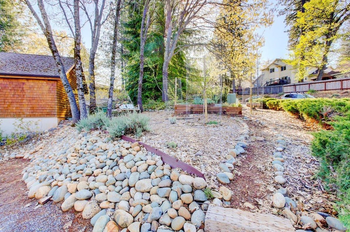 136 Sierra Blanca Ct, Grass Valley CA  95945-9741 exterior