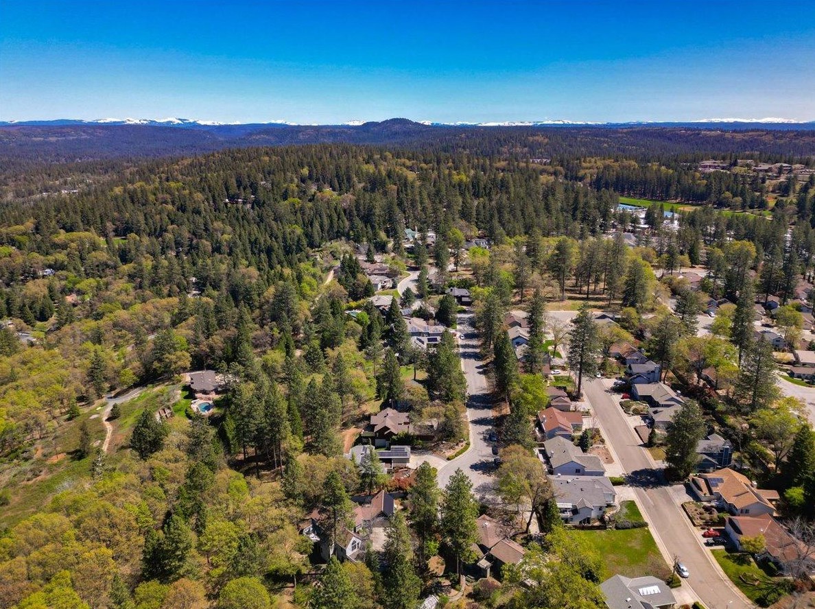 136 Sierra Blanca Ct, Grass Valley CA  95945-9741 exterior