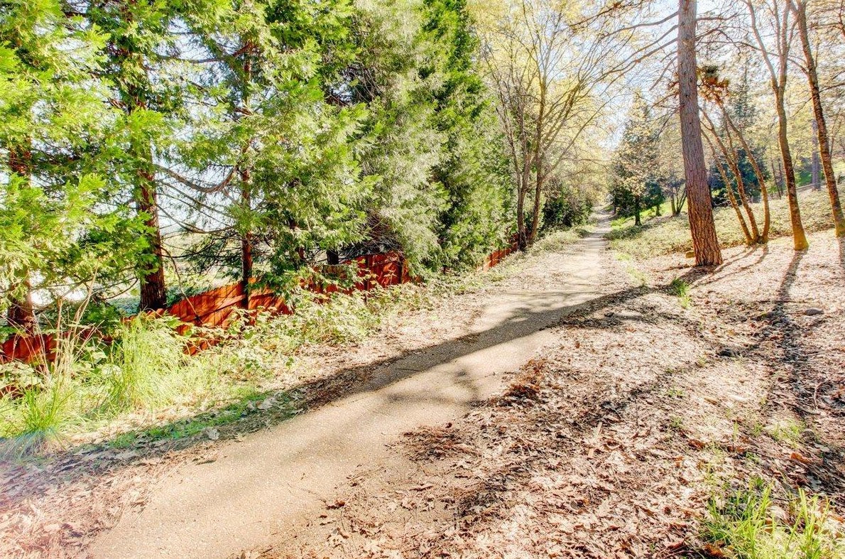 136 Sierra Blanca Ct, Grass Valley CA  95945-9741 exterior