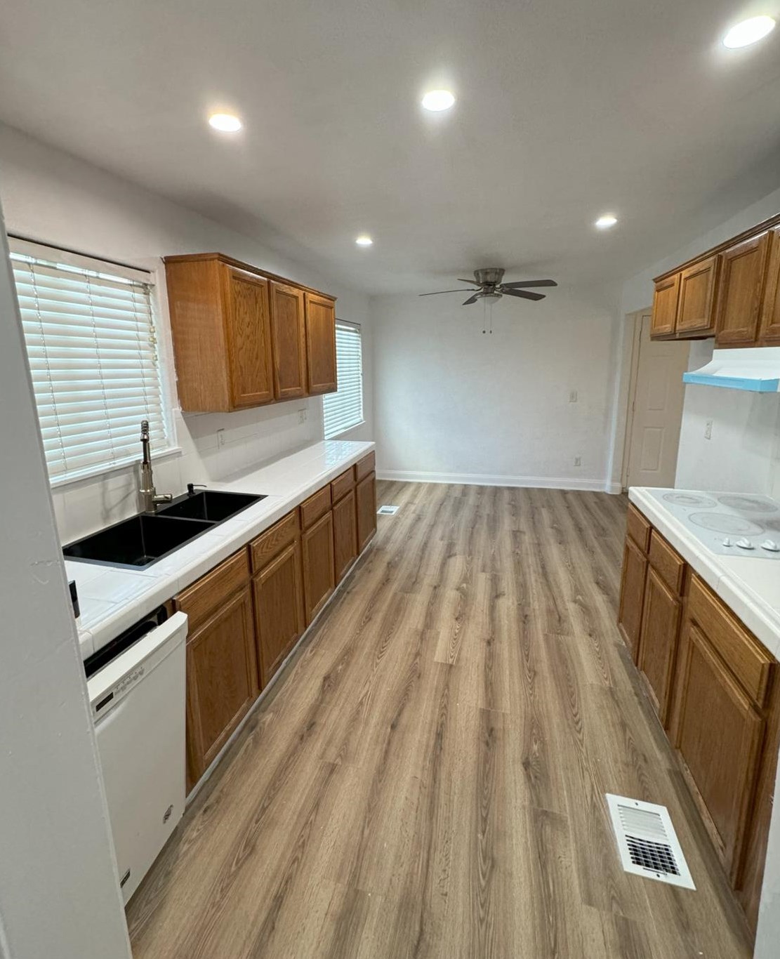 2868 Ln Colina Way, Carmichael CA  95608-4405 exterior