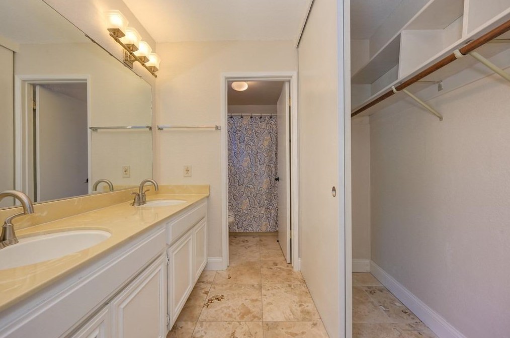 1301 Mossbrook Ct, Roseville CA  95661-5418 exterior