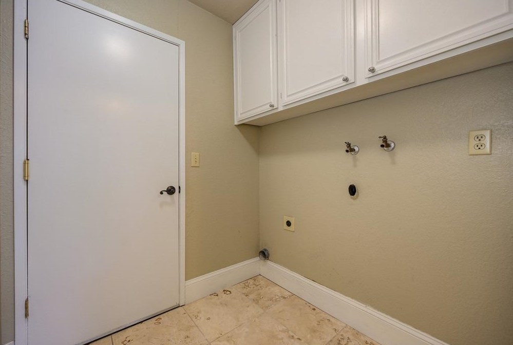1301 Mossbrook Ct, Roseville CA  95661-5418 exterior