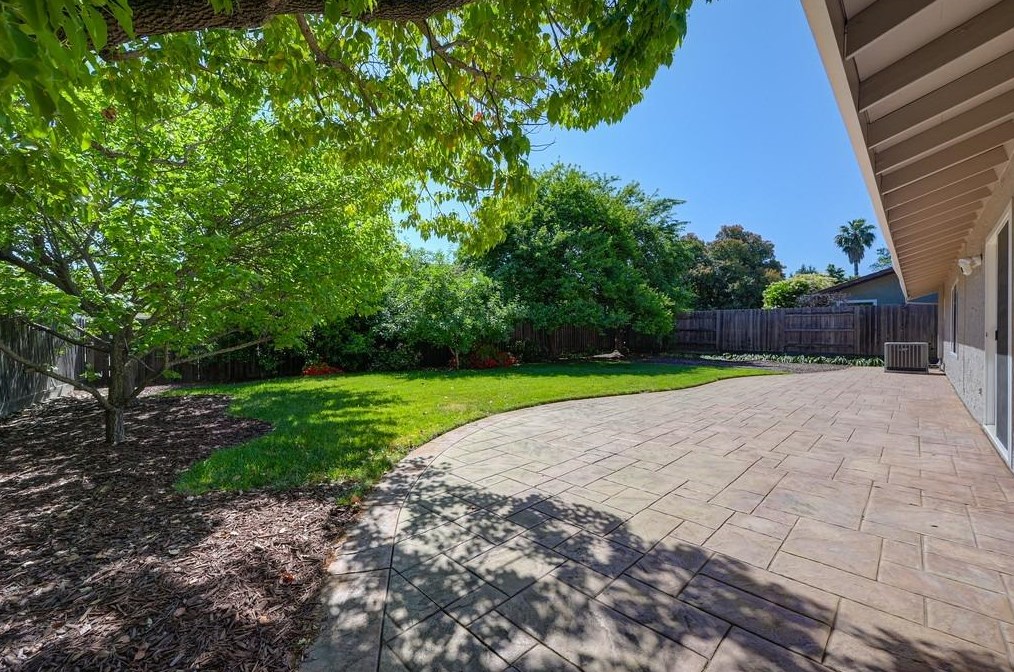 1301 Mossbrook Ct, Roseville CA  95661-5418 exterior