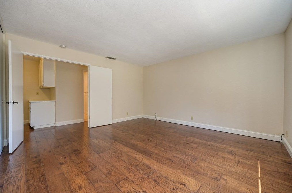 1301 Mossbrook Ct, Roseville CA  95661-5418 exterior