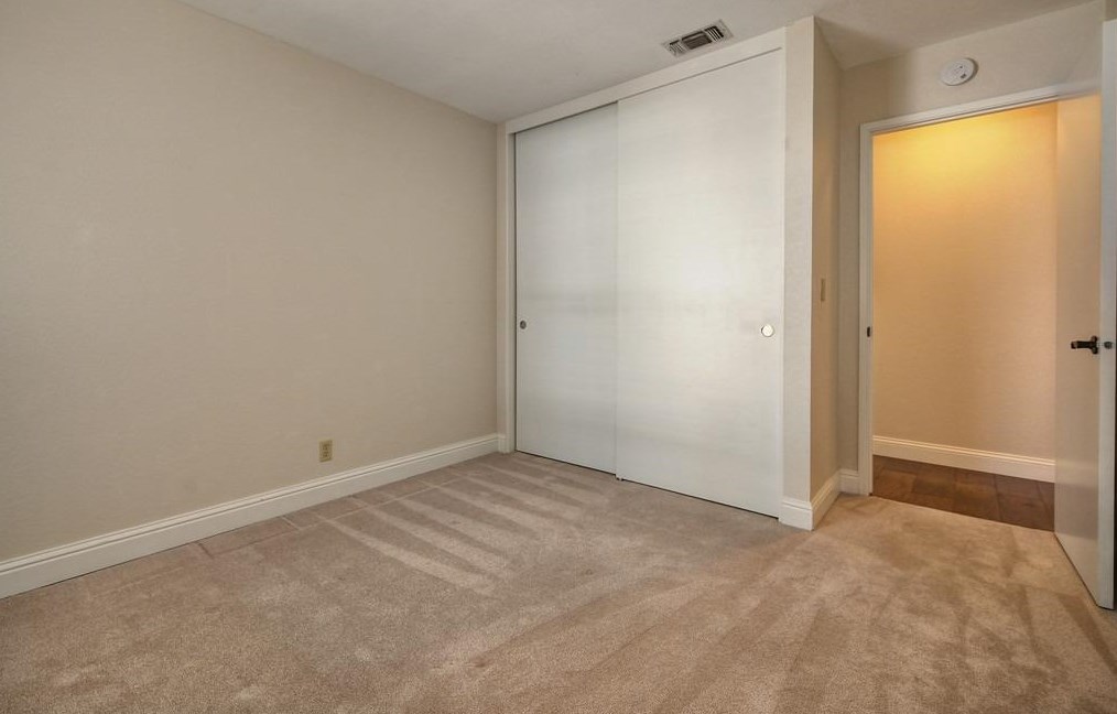 1301 Mossbrook Ct, Roseville CA  95661-5418 exterior