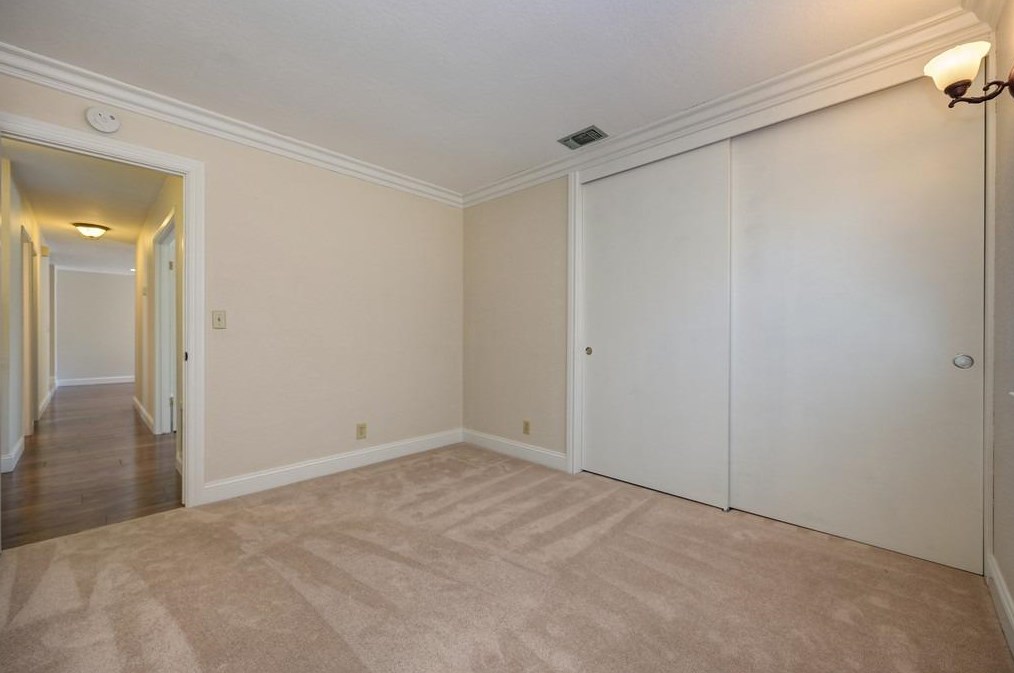 1301 Mossbrook Ct, Roseville CA  95661-5418 exterior